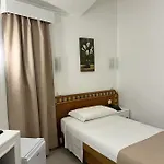 雷尔卡帕里卡酒店 2*