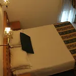 雷尔卡帕里卡酒店 2* 卡帕里卡海岸