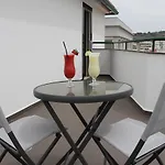 雷尔卡帕里卡酒店